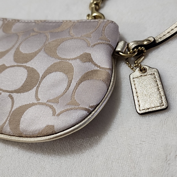 Coach Poppy Wristlet - Picture 5 of 9